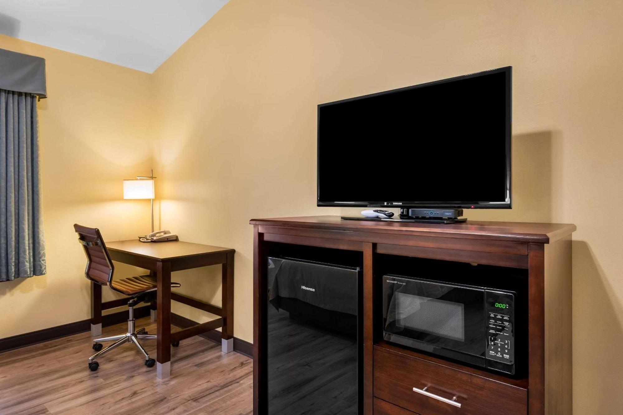 או קלייר Econo Lodge Inn & Suites מראה חיצוני תמונה