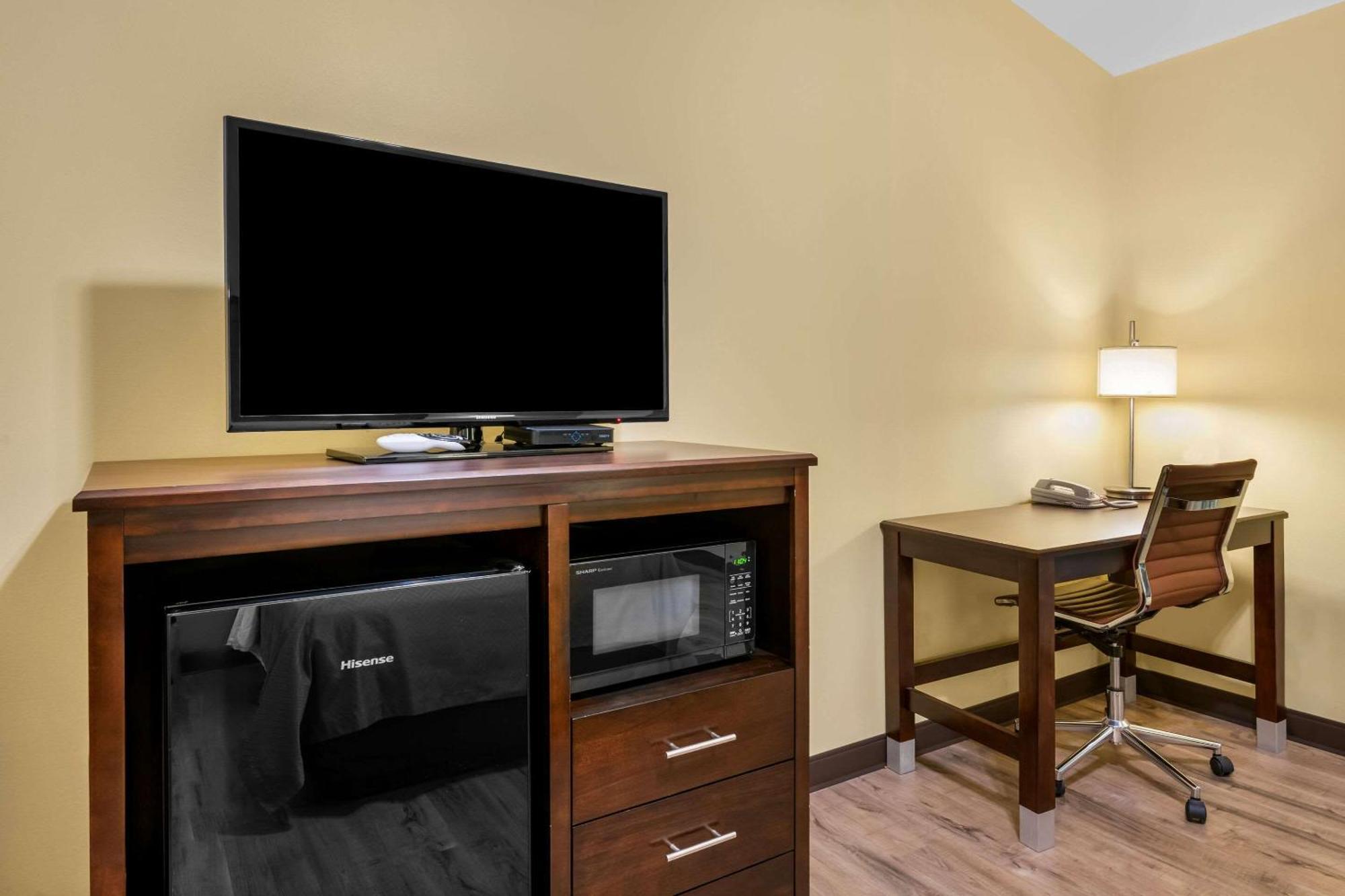 או קלייר Econo Lodge Inn & Suites מראה חיצוני תמונה
