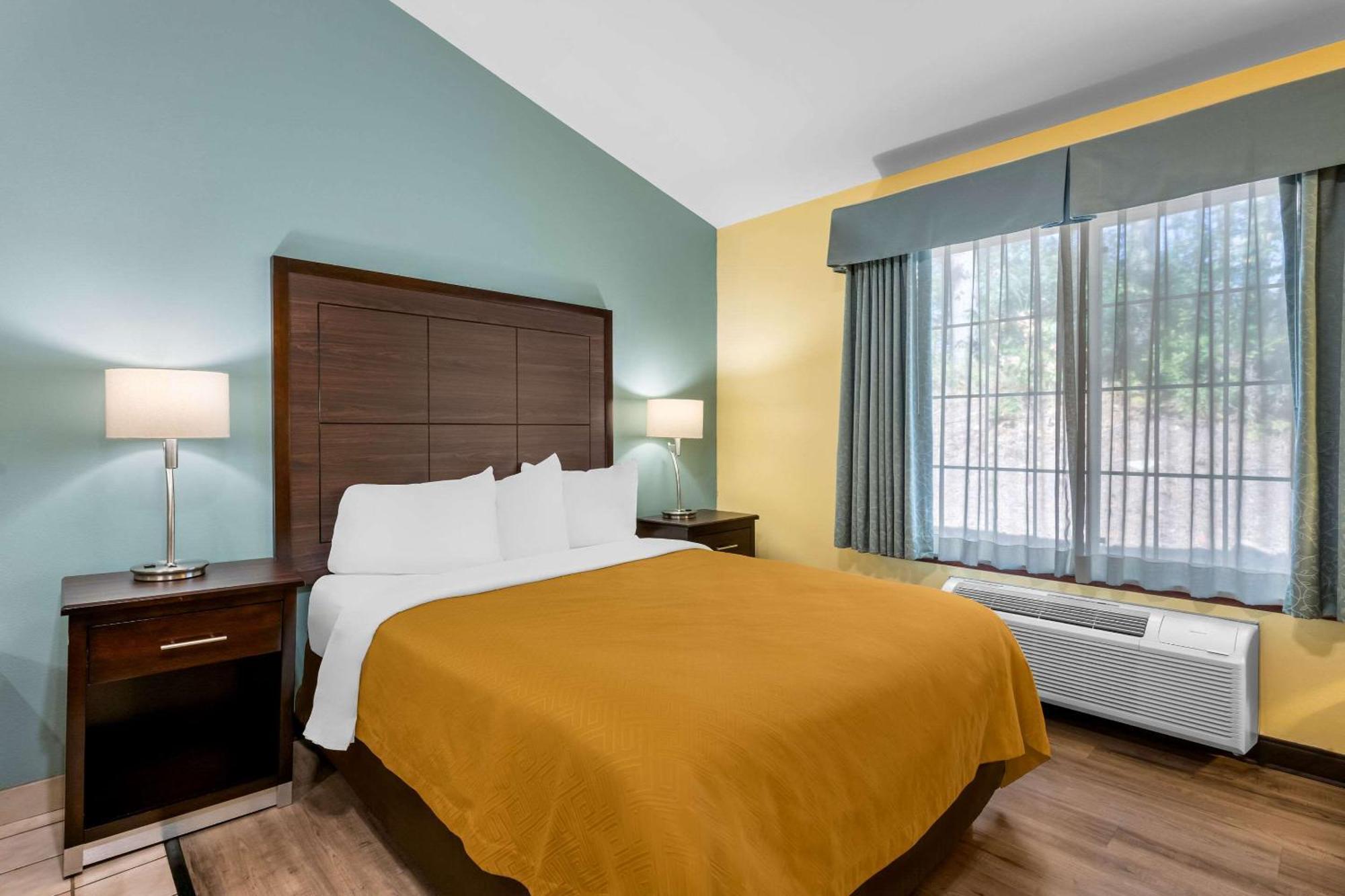 או קלייר Econo Lodge Inn & Suites מראה חיצוני תמונה