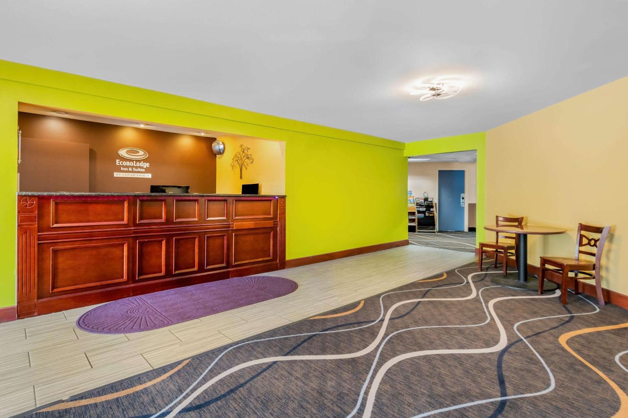 או קלייר Econo Lodge Inn & Suites מראה חיצוני תמונה