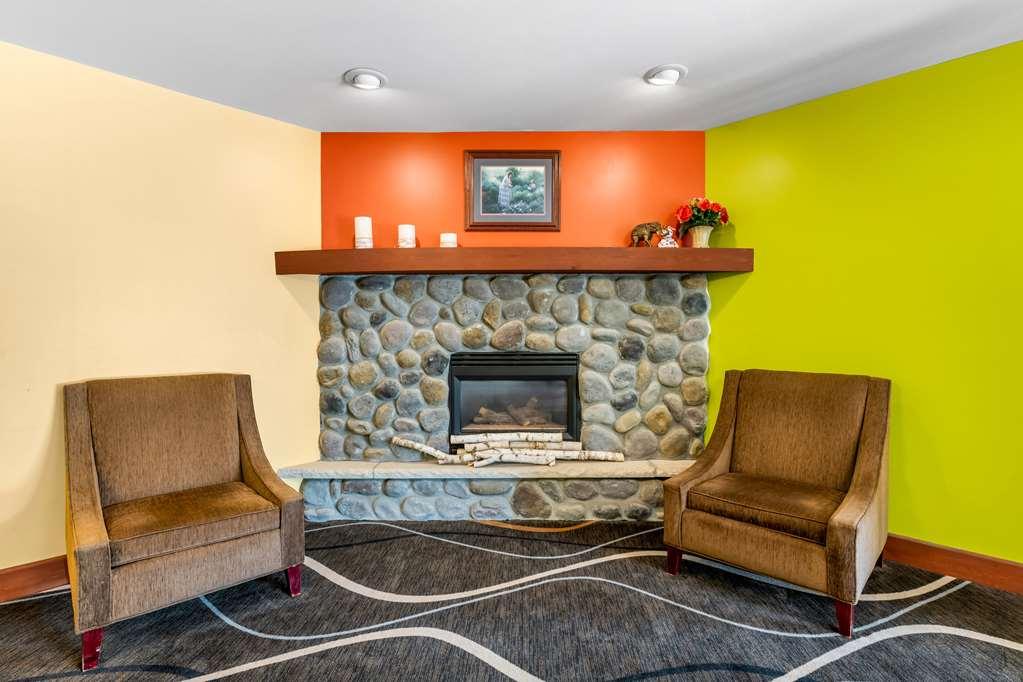 או קלייר Econo Lodge Inn & Suites מראה פנימי תמונה