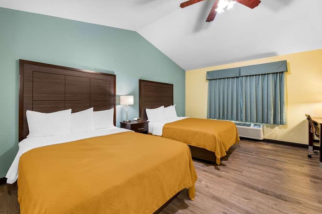 או קלייר Econo Lodge Inn & Suites חדר תמונה
