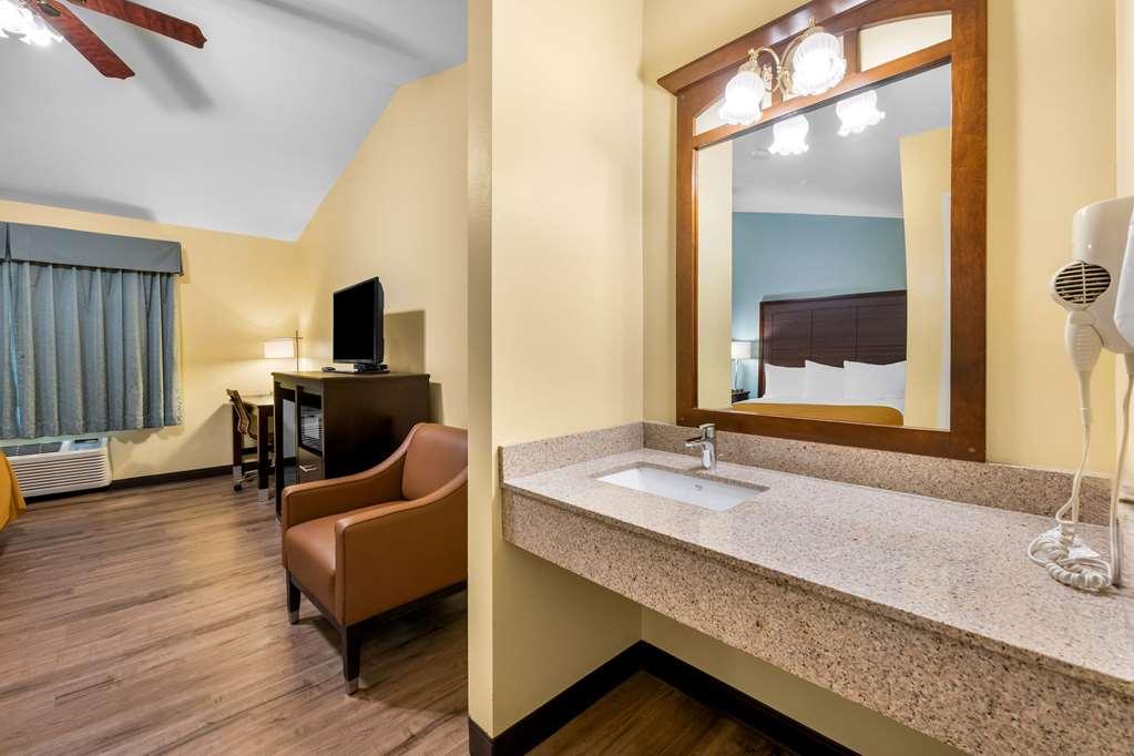 או קלייר Econo Lodge Inn & Suites חדר תמונה