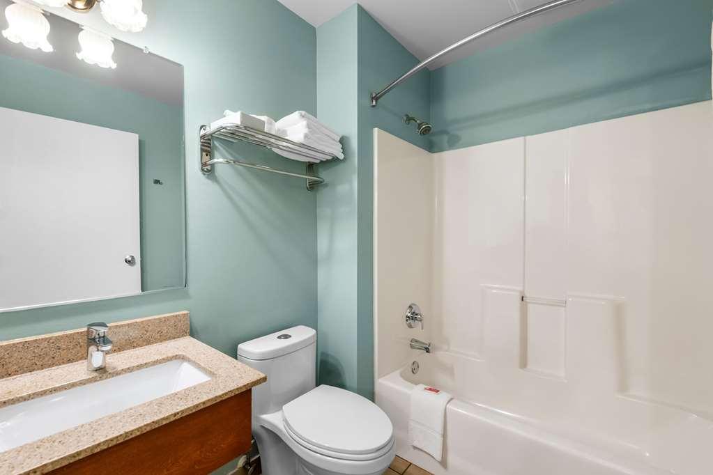 או קלייר Econo Lodge Inn & Suites חדר תמונה