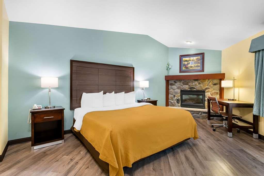 או קלייר Econo Lodge Inn & Suites חדר תמונה