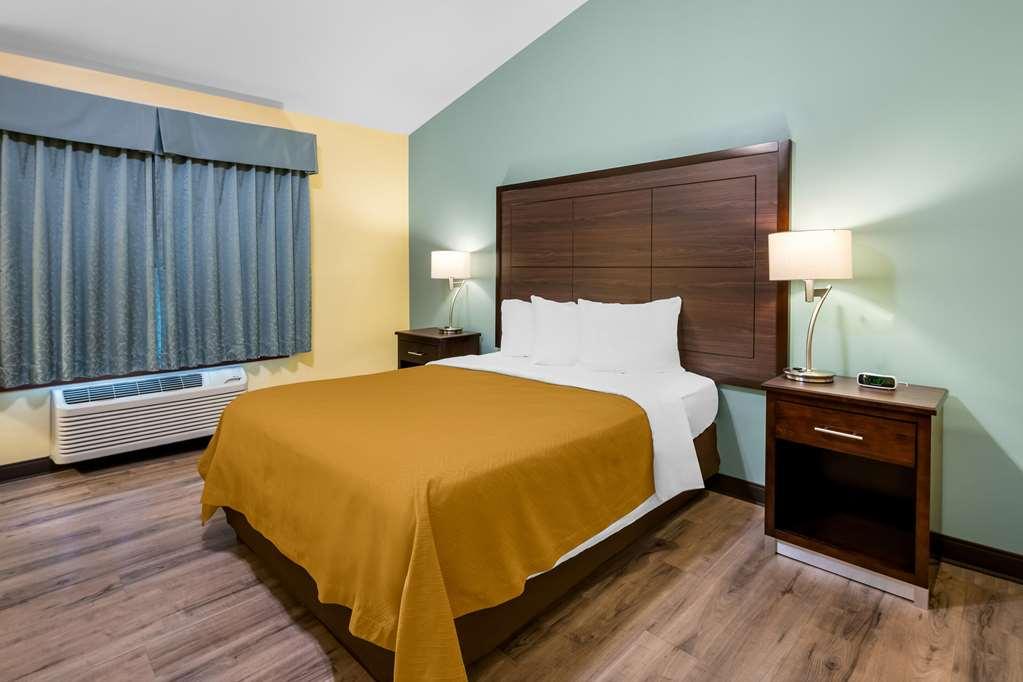 או קלייר Econo Lodge Inn & Suites חדר תמונה