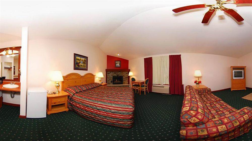 או קלייר Econo Lodge Inn & Suites מראה חיצוני תמונה