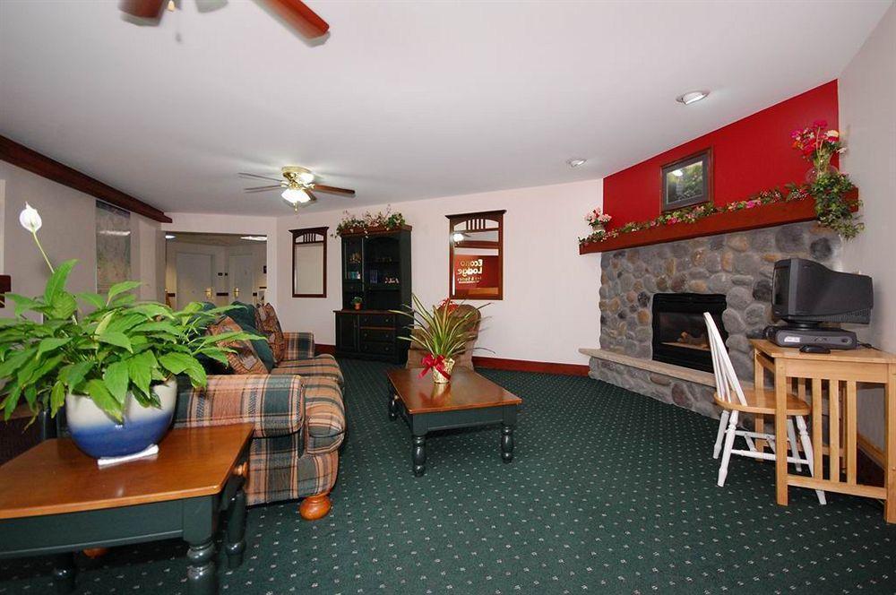 או קלייר Econo Lodge Inn & Suites מראה חיצוני תמונה