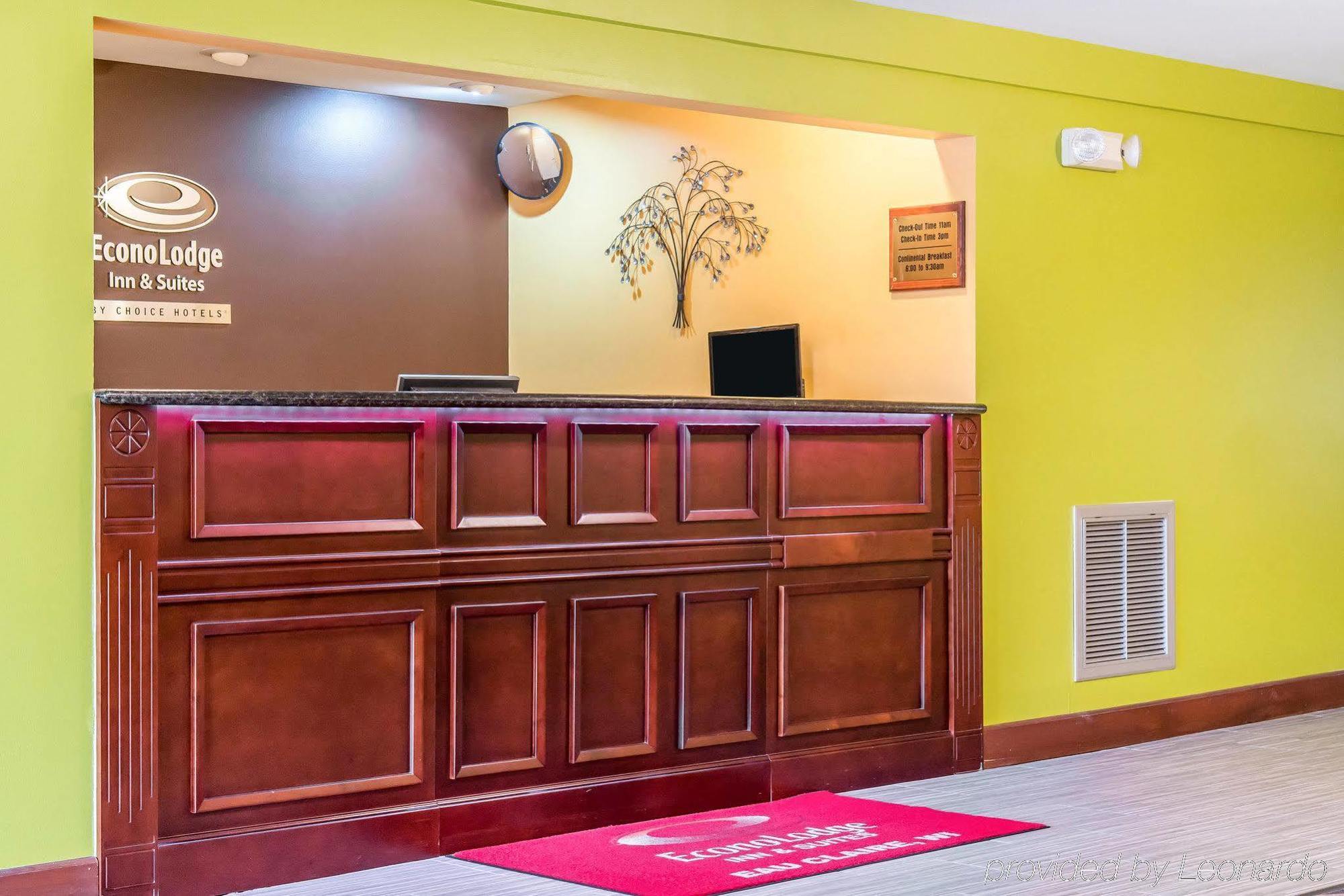 או קלייר Econo Lodge Inn & Suites מראה חיצוני תמונה